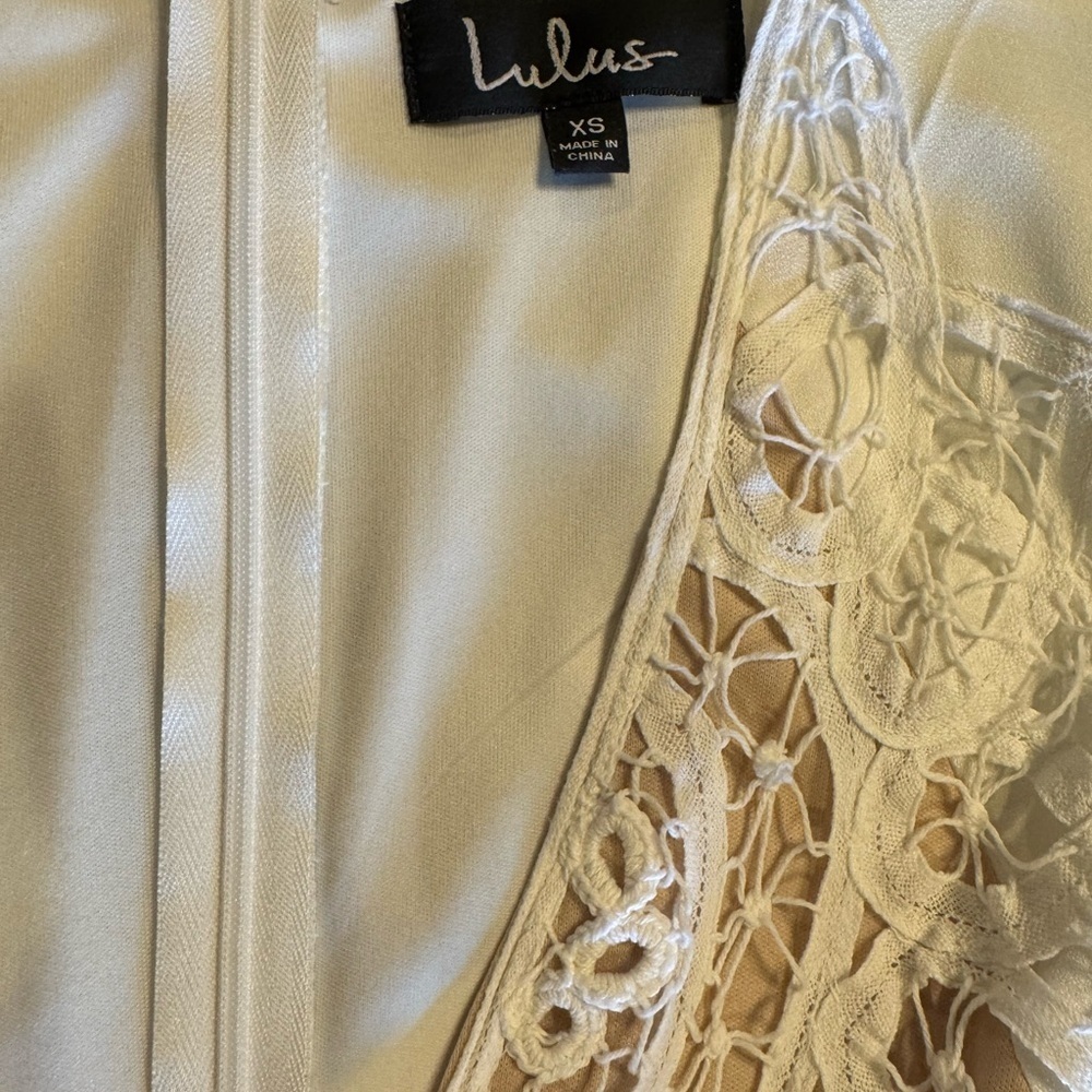 Elegant White Lace Dress Plunge Mini Dress by Lulus. Women’s XS - Picture 4 of 5